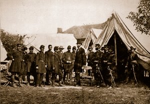 El presidente Lincoln visitando el campamento en Antietam, 4 de octubre de 1892 de Mathew B. Brady